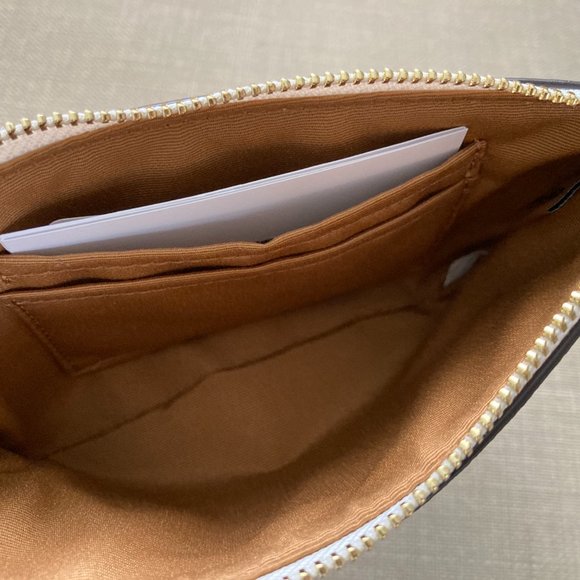 Coach Corner Zip Wristlet - Wallet / Clutch - Picture 3 of 4